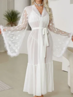 Robe de chambre en soie à manches longues transparente et transparente