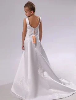 Robe de cortège enfant blanc en satin col rond avec applique