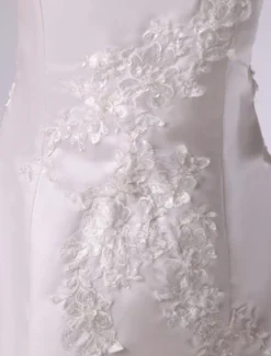 Robe de cortège enfant blanc en satin col rond avec applique