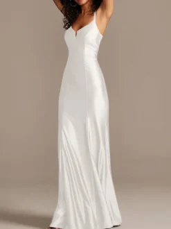 Robe de demoiselle d'honneur bordeaux en satin de soie stretch col V à bretelle au sol robe de soirée de mariage