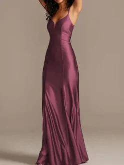 Robe de demoiselle d'honneur bordeaux en satin de soie stretch col V à bretelle au sol robe de soirée de mariage