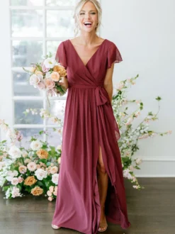 Robe de demoiselle d'honneur bordeaux col V jupe fendue longueur cheville