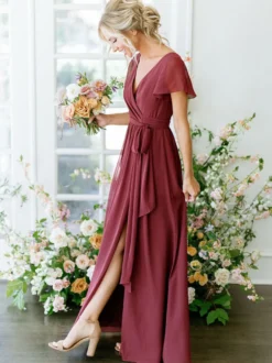 Robe de demoiselle d'honneur bordeaux col V jupe fendue longueur cheville