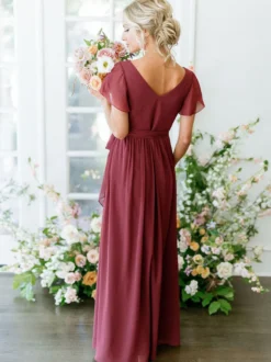Robe de demoiselle d'honneur bordeaux col V jupe fendue longueur cheville