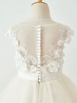 Robe de fille de fleur champagne en tulle col rond en dentelle boutonné sur dos robe cortège enfant