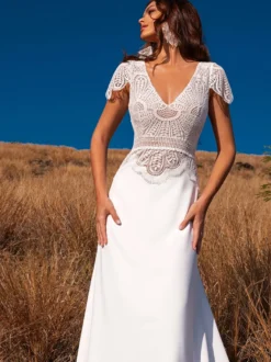 Robe de mariée bohème col V manche courte boutonné sur dos à petite traîne