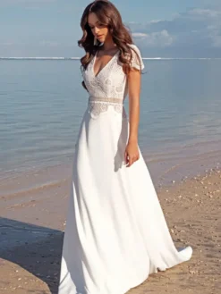 Robe de mariée bohème col V manche courte boutonné sur dos à petite traîne