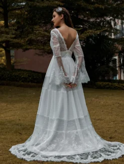 Robe de mariée bohème col V manche longue dos nu à traîne