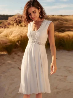 Robe de mariée bohème courte en dentelle longueur au genou col en V