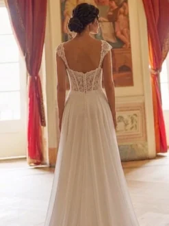 Robe de mariée civile trapèze décolleté cœur sans manches en dentelle style bohème