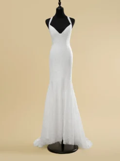 Robe de mariée col en V sans manches taille naturelle découpée avec traîne robe de mariée sirène