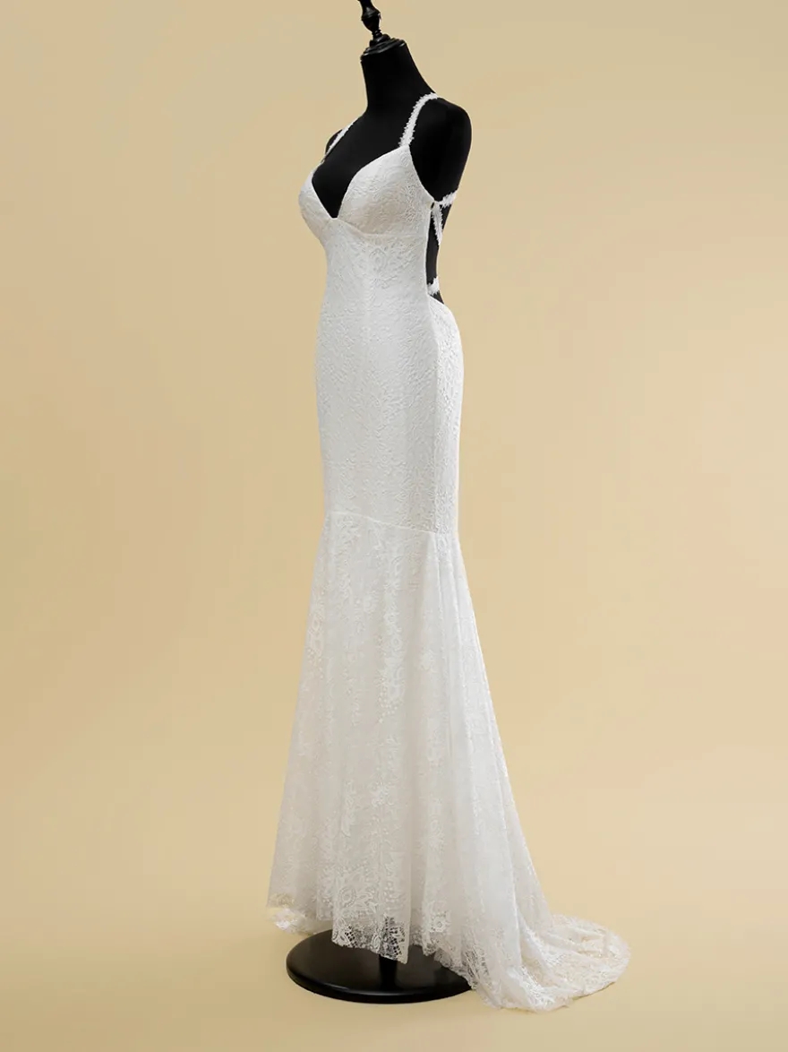 Robe de mariée col en V sans manches taille naturelle découpée avec traîne robe de mariée sirène