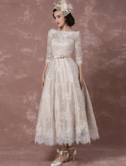 Robe de mariée colorée robe de mariage col bateau boutonné sur dos
