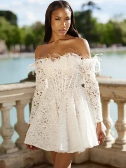 Robe de mariée courte col bateau manches 3/4 coupe trapèze