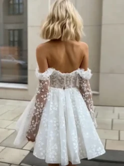Robe de mariée courte col bateau manches 3/4 coupe trapèze