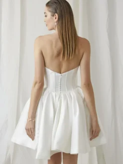 Robe de mariée courte col en cœur sans manches taille naturelle robes de mariée en dentelle