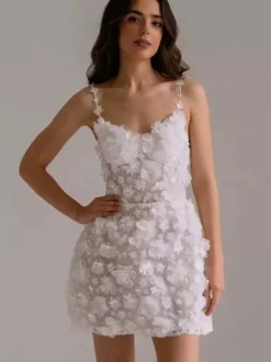 Robe de mariée courte à col en cœur et sans manches