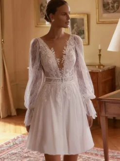 Robe de mariée courte à col en V et manches longues