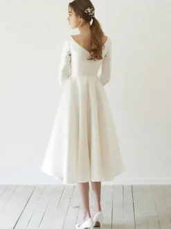 Robe de mariée courte col rond demi manche zip sur dos