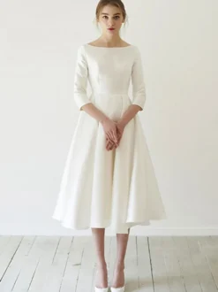 Robe de mariée courte col rond demi manche zip sur dos
