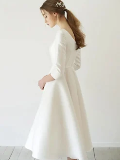 Robe de mariée courte col rond demi manche zip sur dos