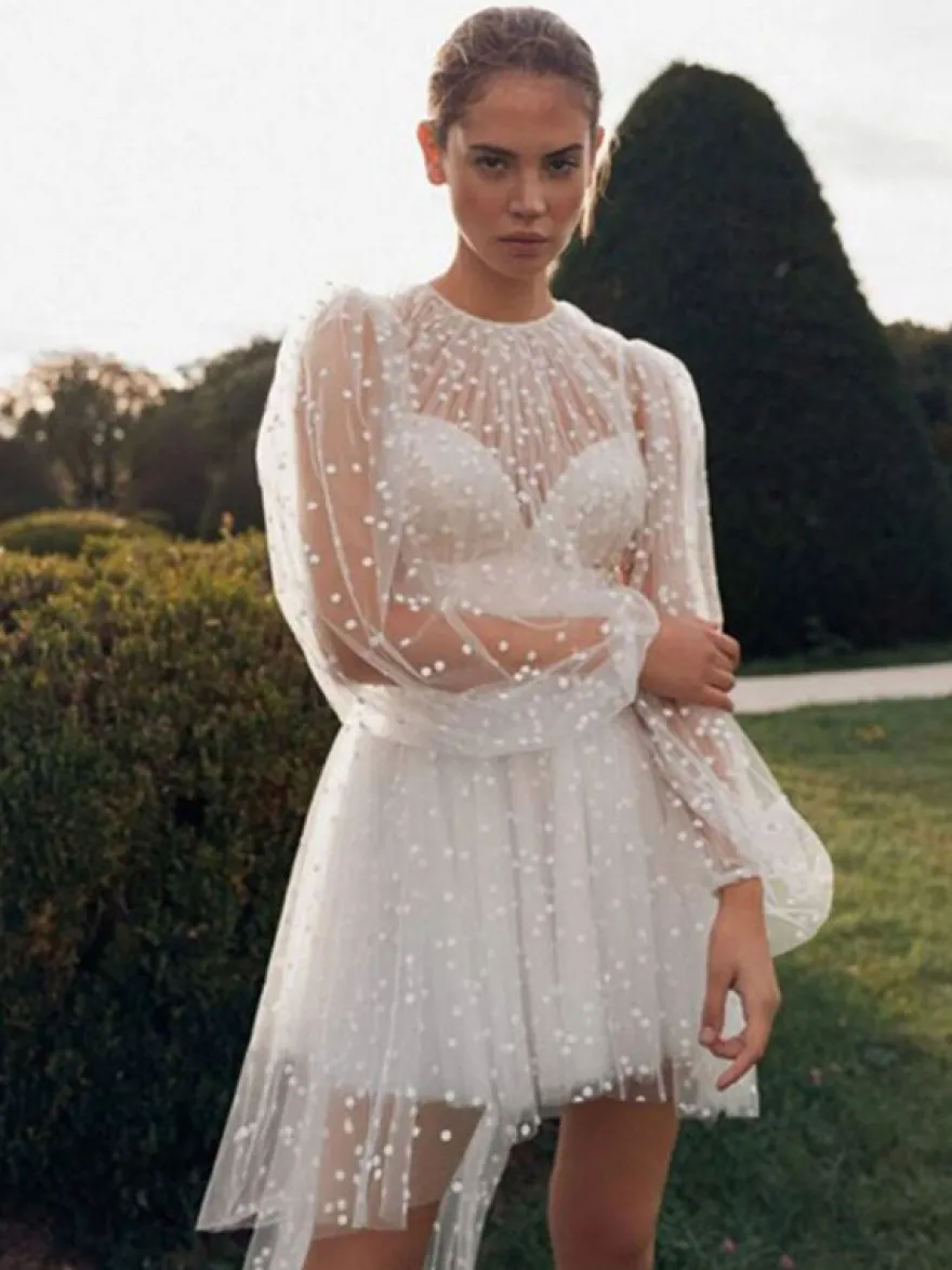 Robe de mariée courte col rond manche longue boutonné sur dos