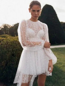 Robe de mariée courte col rond manche longue boutonné sur dos