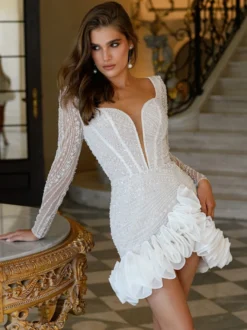 Robe de mariée courte décolleté court manches longues taille naturelle en dentelle