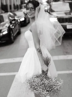 Robe de mariée courte encolure carrée sans manches robe de mariée en tissu satiné A-ligne personnalisation gratuite