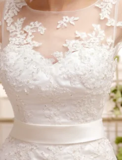 Robe de mariée courte en organza manche courte laçage sur dos longueur au genou Robe de mariage