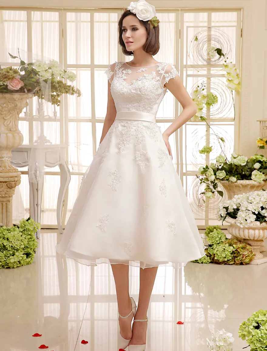 Robe de mariée courte en organza manche courte laçage sur dos longueur au genou Robe de mariage