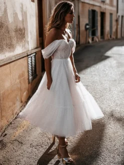 Robe de mariée courte en tulle paillete hors de l'épaule zip sur dos