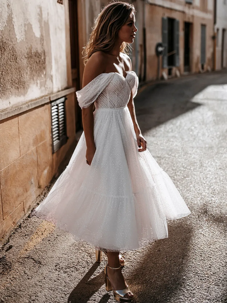 Robe de mariée courte en tulle paillete hors de l'épaule zip sur dos