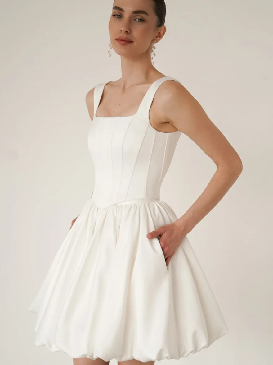 Robe de mariée courte mini col carré sans manches courte