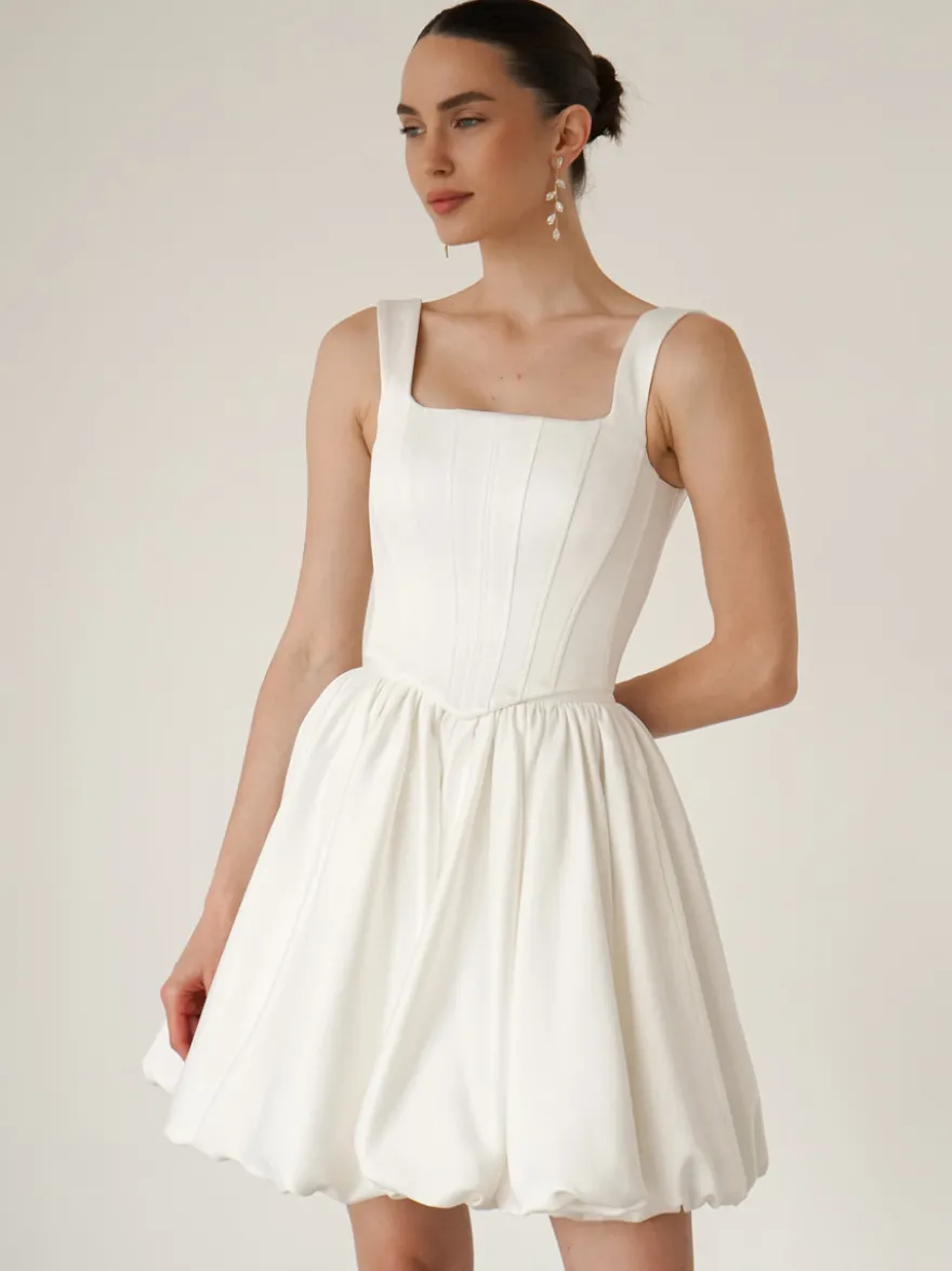 Robe de mariée courte mini col carré sans manches courte