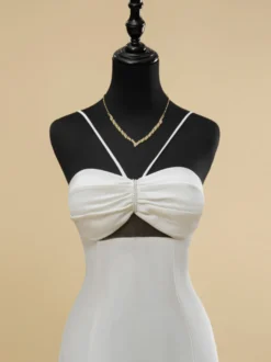 Robe de mariée à décolleté sans manches taille naturelle plissée avec traîne robe de mariée sirène