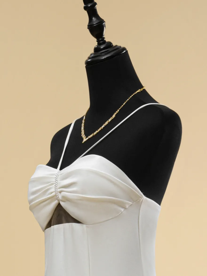 Robe de mariée à décolleté sans manches taille naturelle plissée avec traîne robe de mariée sirène