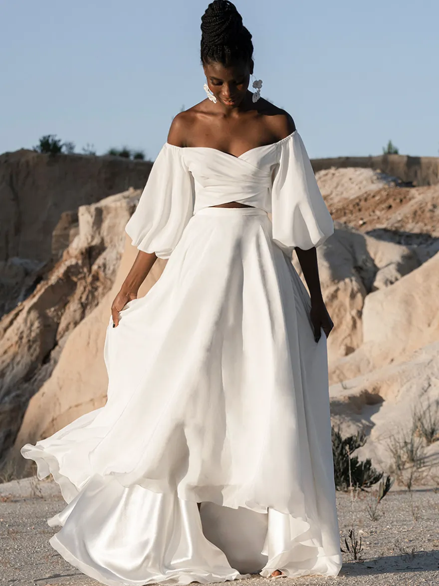 Robe de mariée deux pièces col en cœur coupe trapèze longueur au sol manches longues ivoire