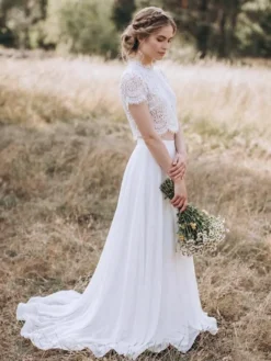 Robe de mariée deux pièces en dentelle col bijou traîne boutons fonctionnels manches courtes longue