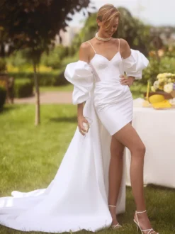 Robe de mariée deux pièces en satin plissé col en cœur bretelles spaghetti courtes fermeture éclair manches mi-longues ivoire