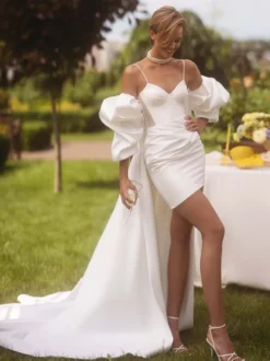 Robe de mariée deux pièces en satin plissé col en cœur bretelles spaghetti courtes fermeture éclair manches mi-longues ivoire