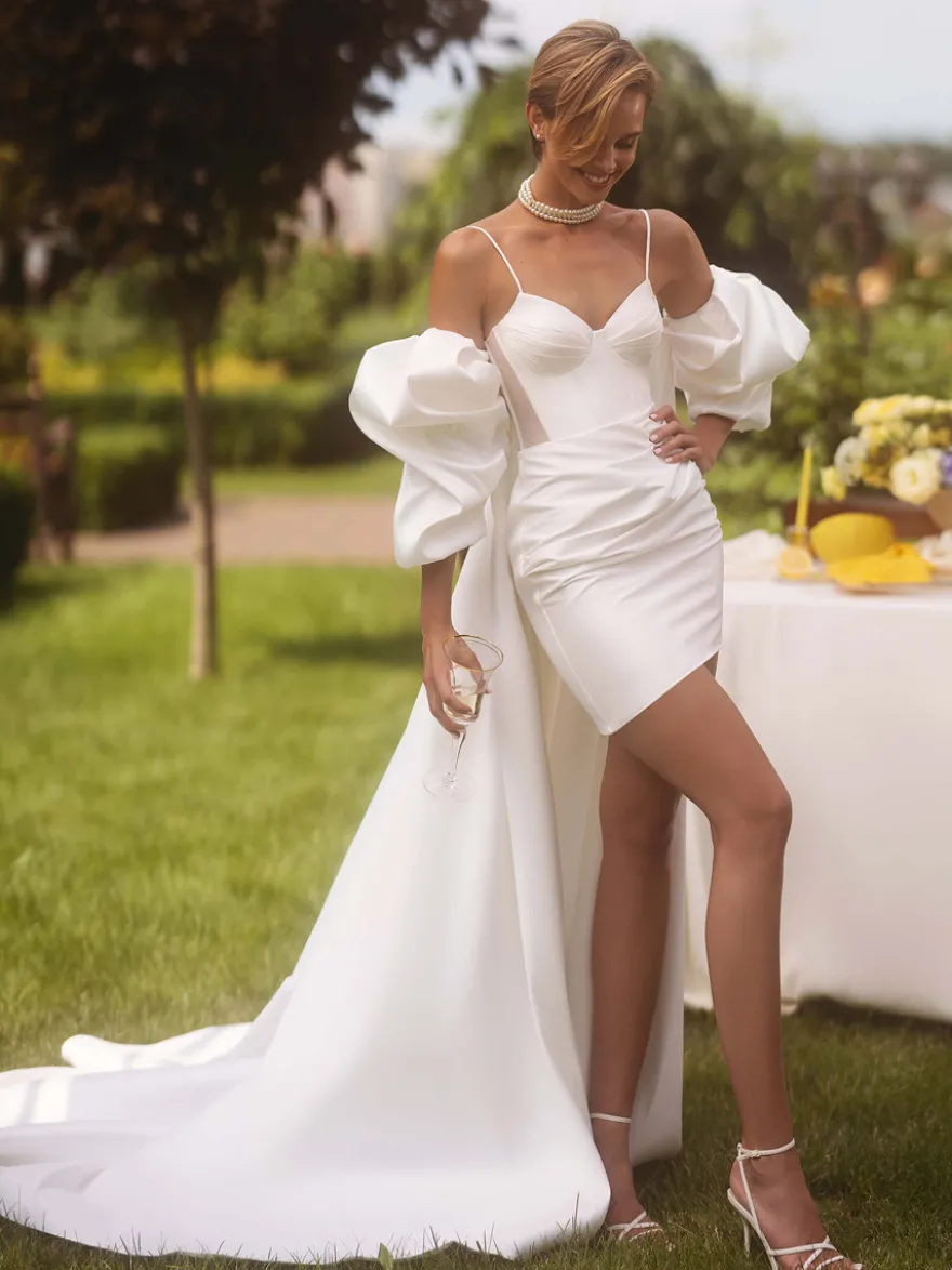 Robe de mariée deux pièces en satin plissé col en cœur bretelles spaghetti courtes fermeture éclair manches mi-longues ivoire
