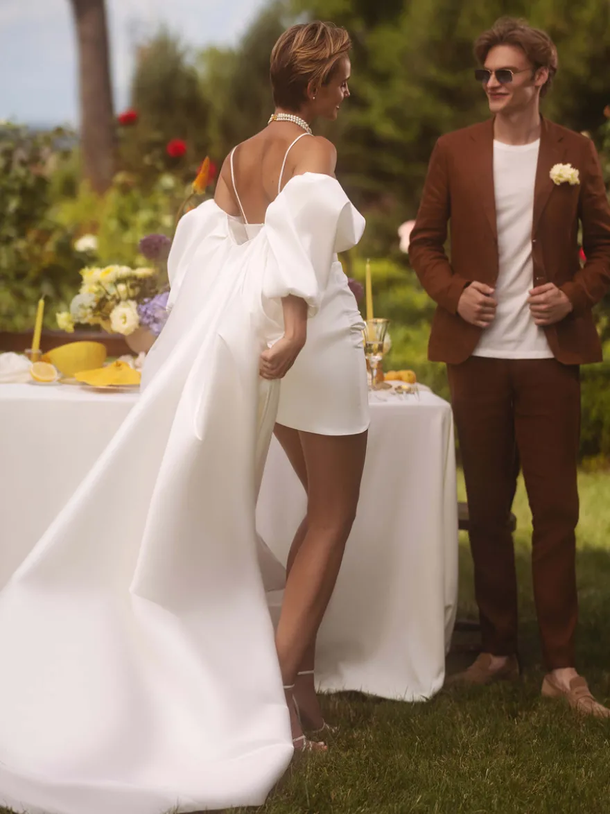 Robe de mariée deux pièces en satin plissé col en cœur bretelles spaghetti courtes fermeture éclair manches mi-longues ivoire