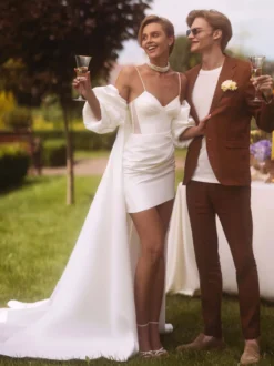 Robe de mariée deux pièces en satin plissé col en cœur bretelles spaghetti courtes fermeture éclair manches mi-longues ivoire