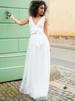 Robe de mariée deux pièces en satin perles col en V longueur au sol lacets sans manches longueur au sol blanche