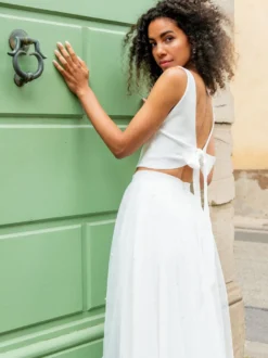 Robe de mariée deux pièces en satin perles col en V longueur au sol lacets sans manches longueur au sol blanche