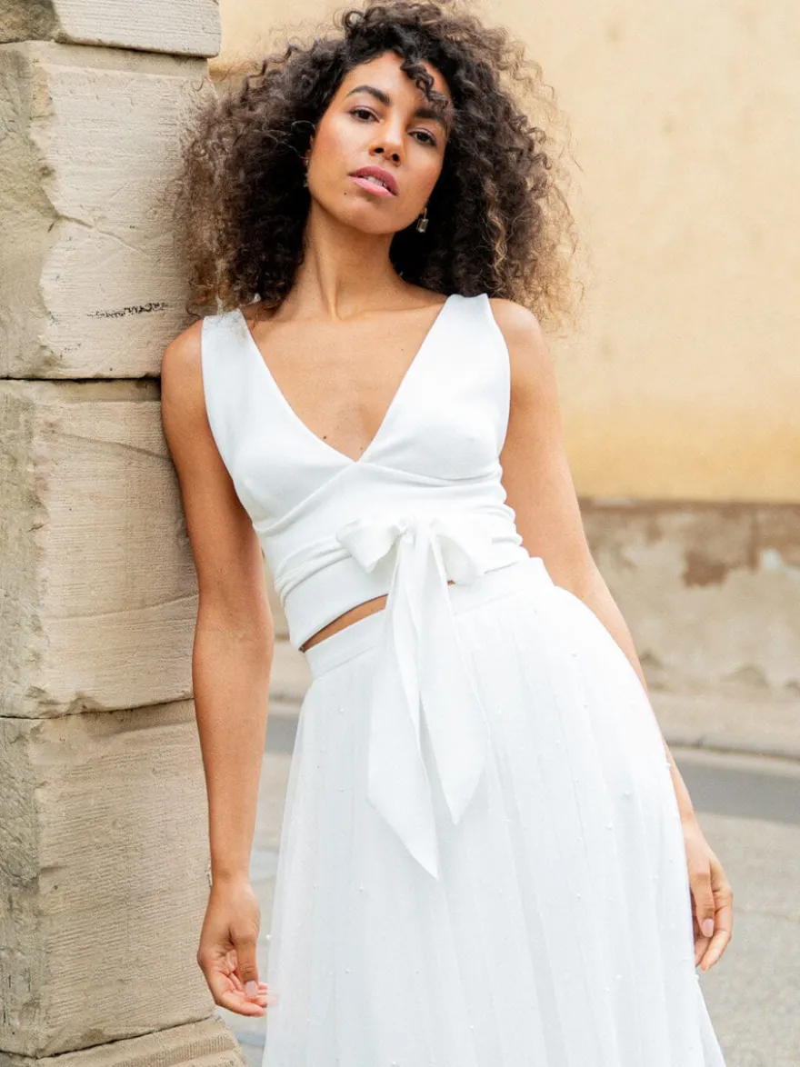 Robe de mariée deux pièces en satin perles col en V longueur au sol lacets sans manches longueur au sol blanche
