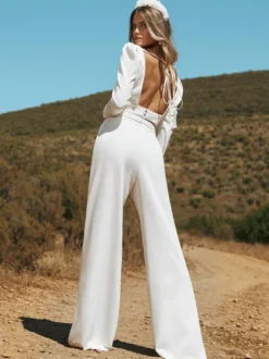 Robe de mariée deux pièces en tissu satiné col carré deux pièces longueur au sol dos nu manches longues ivoire