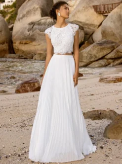 Robe de mariée deux pièces haut en dentelle jupe en mousseline de soie plissée longueur au sol