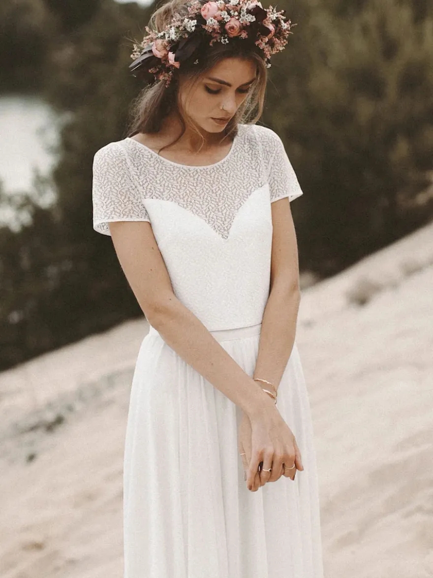 Robe de mariée deux pièces ivoire haut en dentelle col rond manche courte jupe en mousseline de soie